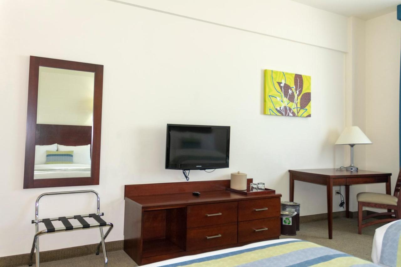 Hotel Aeropuerto Los Cabos Сан-Хосе-дель-Кабо Экстерьер фото